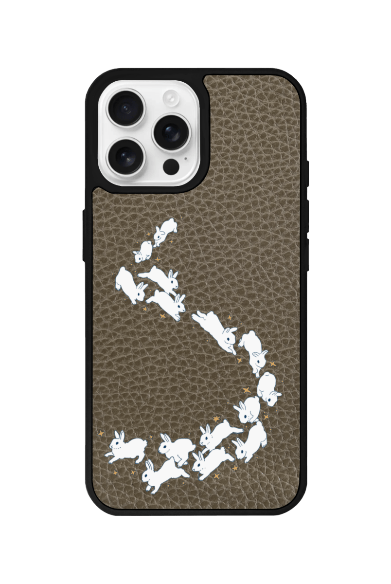 iPhone 15 Starry Bunnies Leather Vegan Deri Telefon Kılıfı Haki - SUMTHINCS