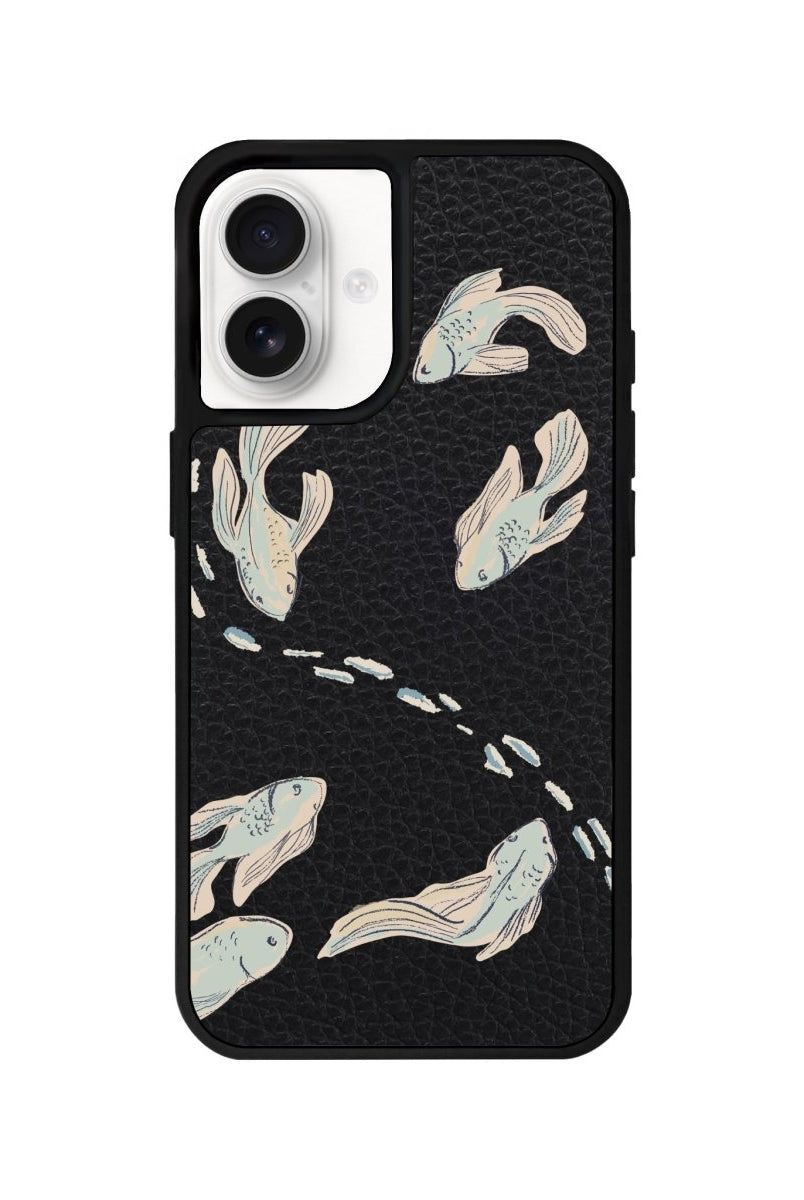 iPhone 16 Koi Fish Leather Vegan Deri Telefon Kılıfı Siyah - SUMTHINCS