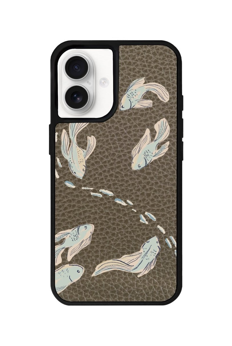 iPhone 16 Koi Fish Leather Vegan Deri Telefon Kılıfı Haki - SUMTHINCS