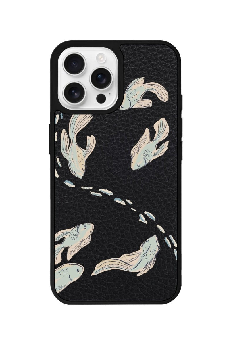 iPhone 16 Pro Koi Fish Leather Vegan Deri Telefon Kılıfı Siyah - SUMTHINCS