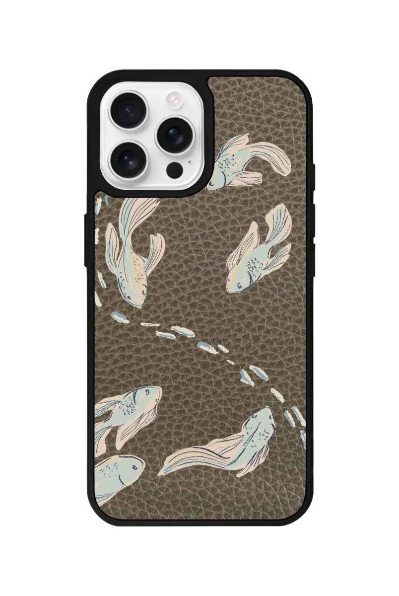 iPhone 16 Pro Koi Fish Leather Vegan Deri Telefon Kılıfı Haki - SUMTHINCS