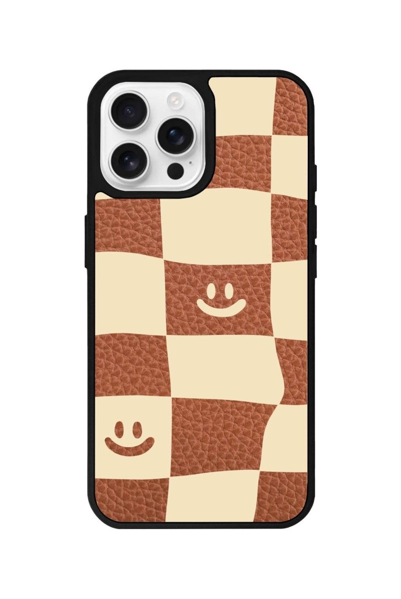 iPhone 16 Pro Smiling Check Leather Vegan Deri Telefon Kılıfı Kahverengi - SUMTHINCS