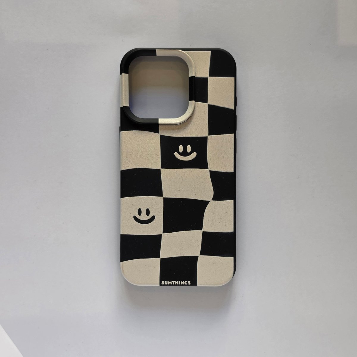 iPhone 15 Pro smiling check Premium Telefon Kılıfı - Sumthincs